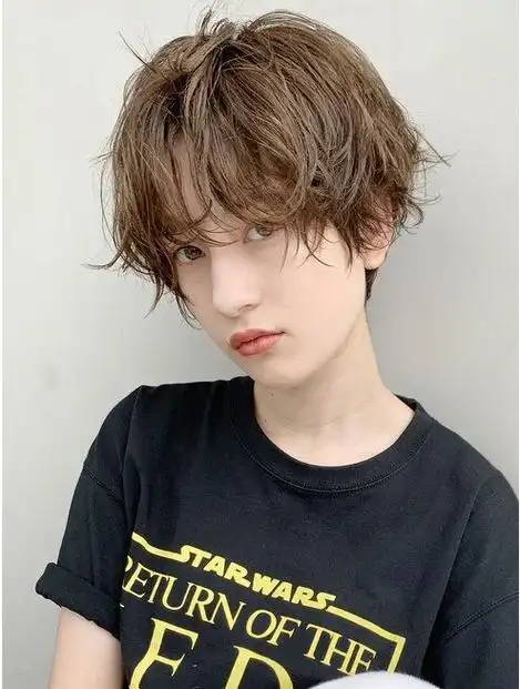 女士短发不论怎么剪,最百变时尚还是纹理烫,蓬松自然不夸张|发型|烫发