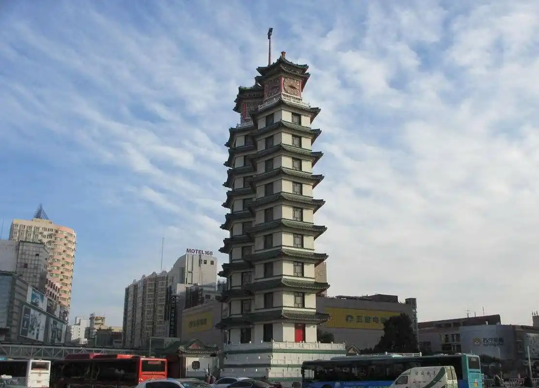 郑州市真实照片,景色优美且适宜居住,二七纪念塔意义重大