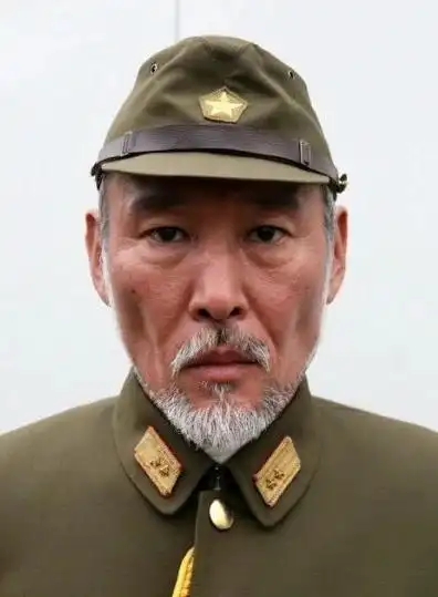 他在中国从事演员15年,如今60仍无对象,只为替自己国家赎罪