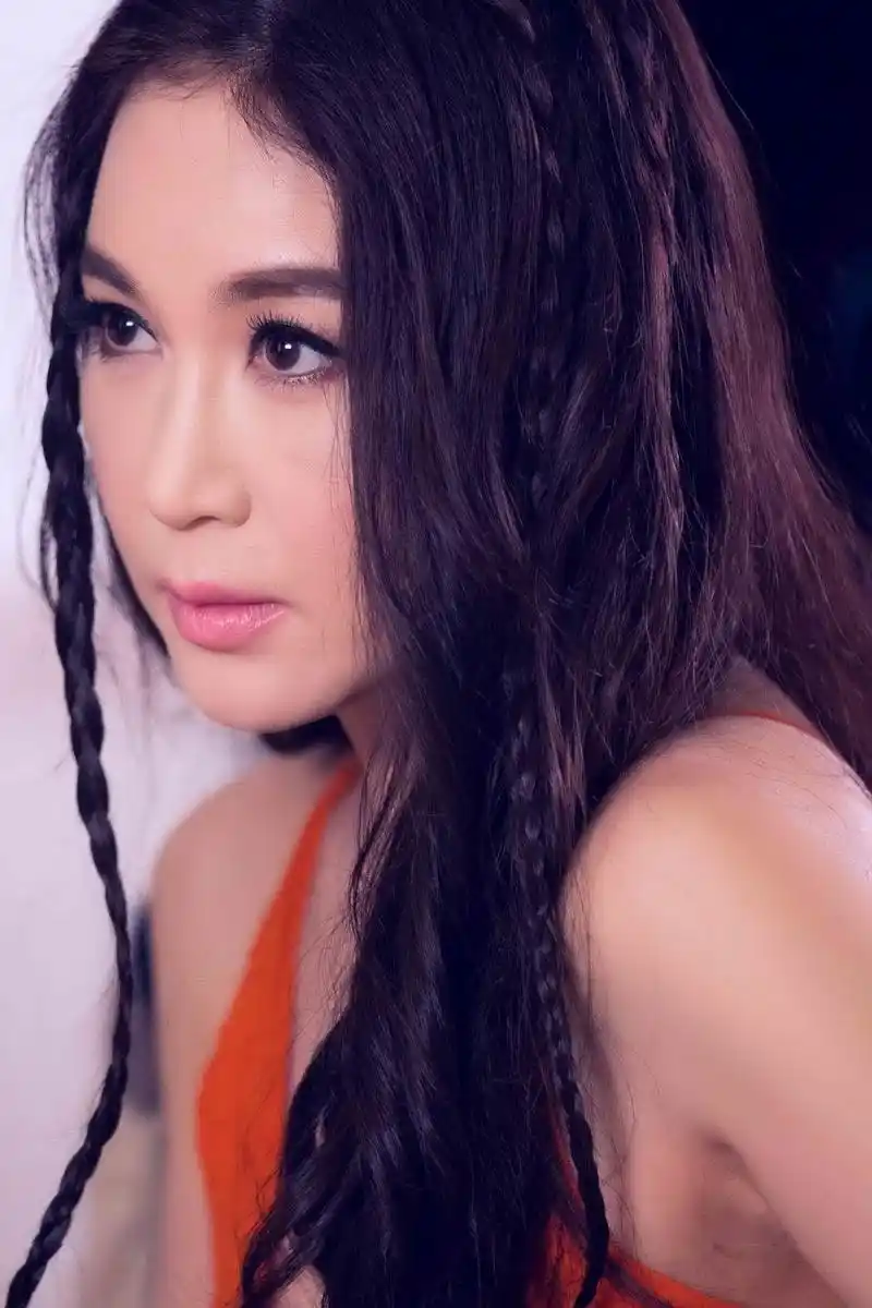 倾国倾城的火玫瑰——温碧霞