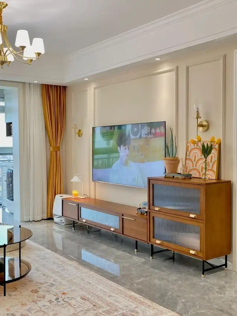 下面就直接看图,3000色温的灯光打在奶咖色的墙面,空间很温馨浪漫.