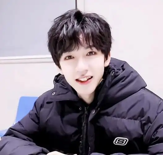 tnt小兔崽(贺峻霖)绝美神仙图片分享