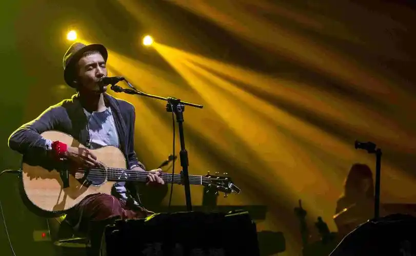 如果一生只能选一个人的演唱会去听,我会毫不犹豫地选择朴树,太爱了