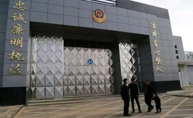 在拘留所门口就签字离婚 表弟的嫖娼很诡异