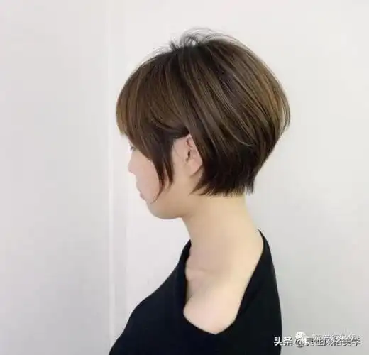 对于喜欢短发的女生来说,流行风格和款式一种是她们关注的焦点,一款