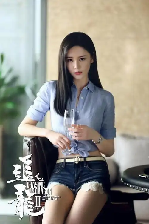 她曾是18线小模特遇到王晶之后成名如今被誉为二代邱淑贞