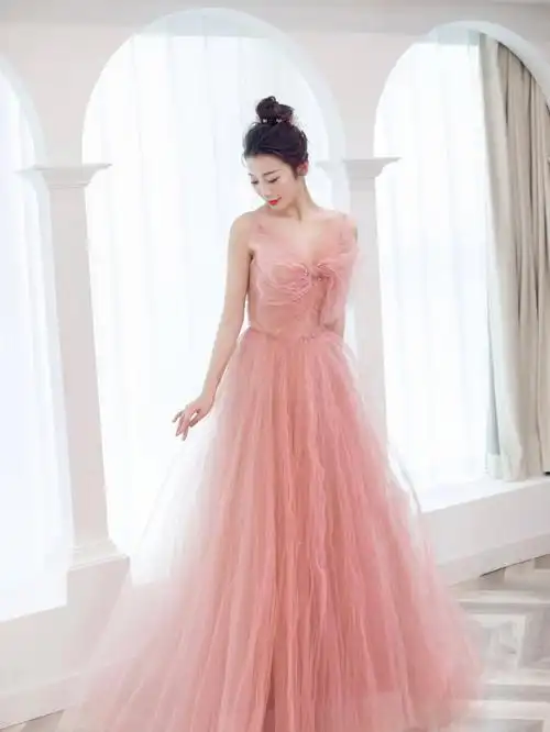 青岛婚纱礼服粉色少女心的高定礼服