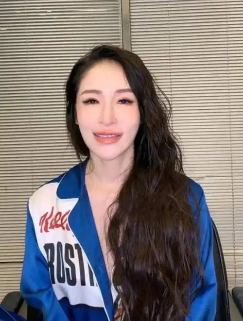 萧亚轩又变样了,这脸都快认不出了_鼻子_变化_音乐