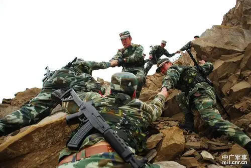 武警新疆兵团指挥部七支队天山演练战法