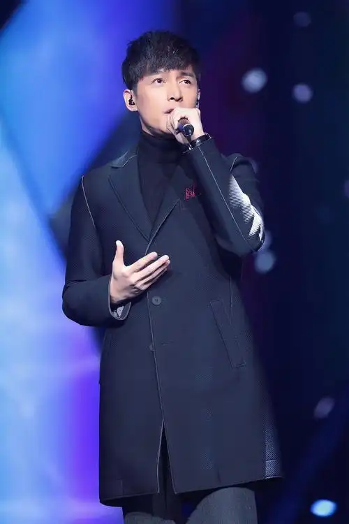 p>胡歌,1982年9月20日出生于上海市徐汇区,中国内地影视男演员,流行