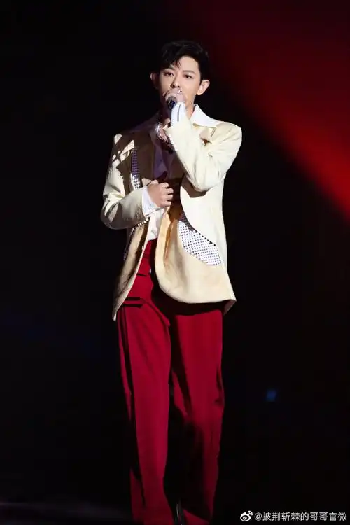 【哥哥plog营业中】#披荆斩棘的哥哥#学不来高冷的@敖犬将喜剧力拿捏