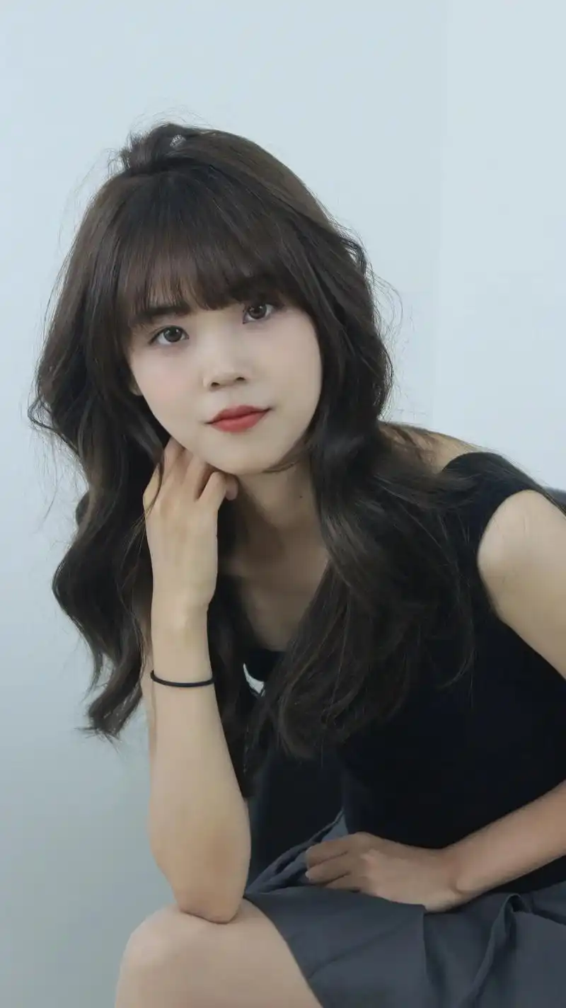 慵懒卷发77漫画感刘海的氛围感.来自欣欣子干饭ing@欣欣子干 - 抖音