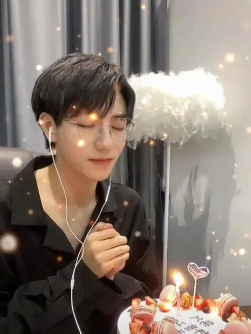 恭喜易川粉丝破两百万