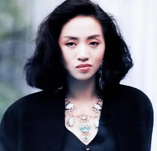 梅艳芳曾连续五年获得香港十大劲歌金曲最受欢迎女歌手奖,还获得过最