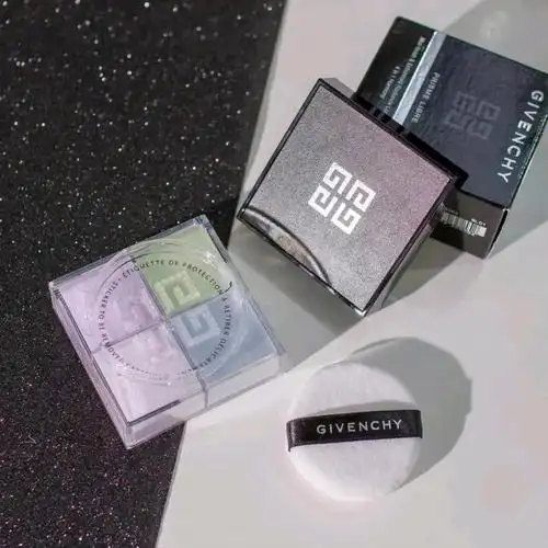 纪梵希四宫格散粉,最畅销#1号色 !这款被称为世界上最好用的散粉之一!