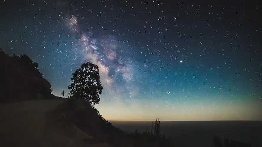 繁星点点的天空
