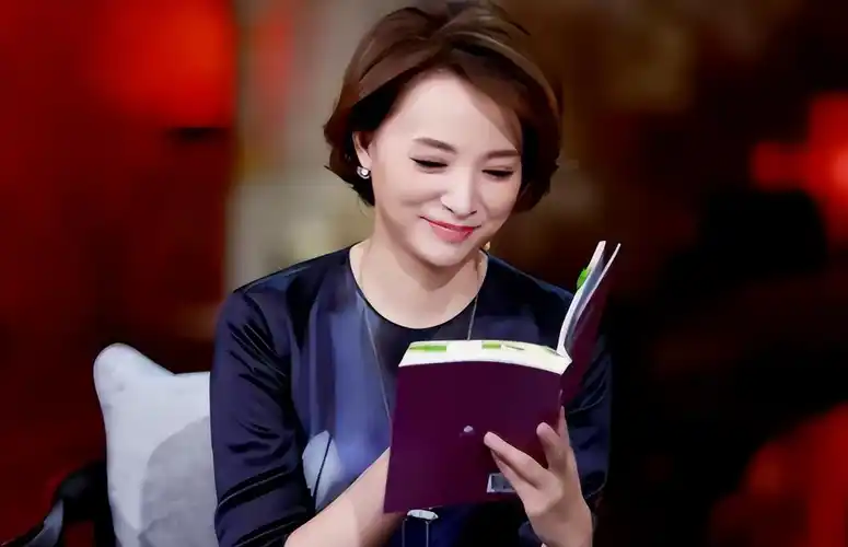 央视一姐董卿公开露面,《朗读者3》复播希望渺茫,非受丈夫连累_观众
