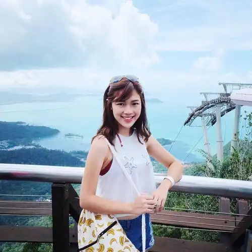 马来西亚美女小宜养眼自拍