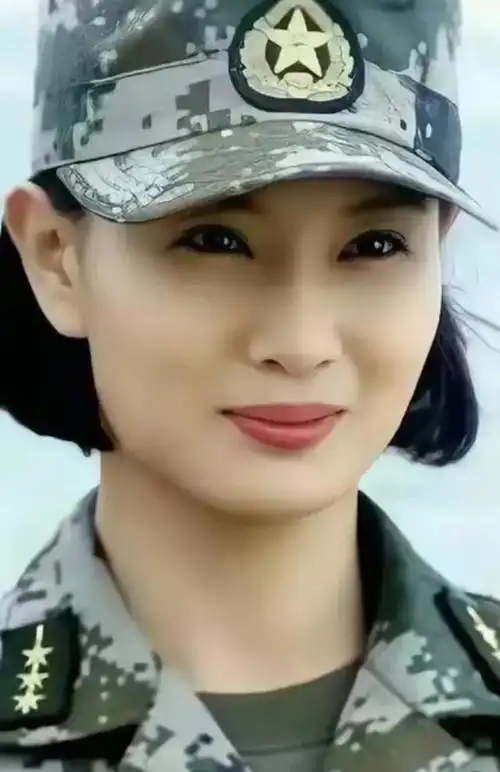 侯梦莎,中国内地女演员,军中花木兰,南京大学戏剧影视艺术系08级硕士.