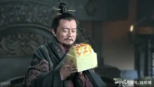 袁术在三国演义中只能是配角中的配角,但是他却有勇气率先称帝,可谓冒