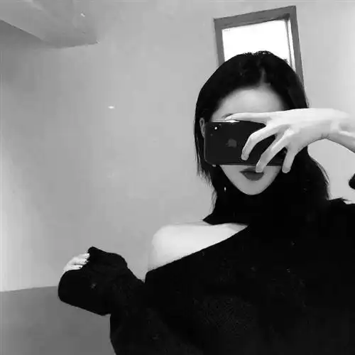 女生头像真人高冷侧脸黑白