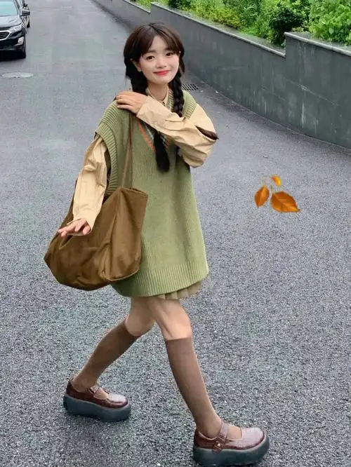 早秋季酷酷女孩甜盐系穿搭女洋气减龄可盐可甜小个子短裙三件套装