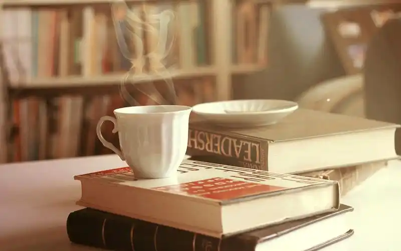 读一本书爱一个人,书,咖啡杯,宁静午后,唯美,文艺,舒缓,阳光微淡