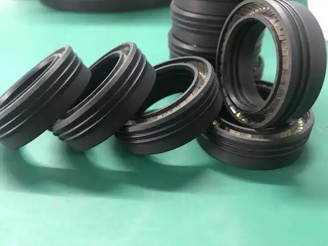 强腐蚀的性能,被广泛应用于石油石化行业高压阀门,特殊的密封唇口设计