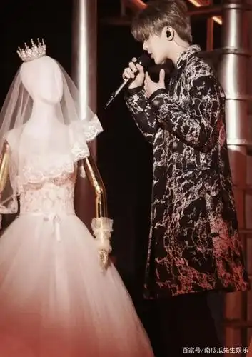 蔡徐坤婚纱舞台,"情人"昨晚有点忙