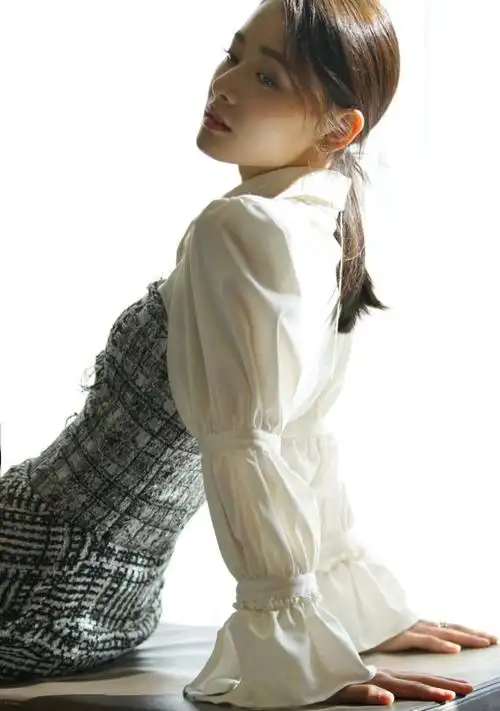 柴碧云柴柴的穿衣搭配风格,让生活更多彩|妆容|裙子|发型|穿搭|高跟鞋