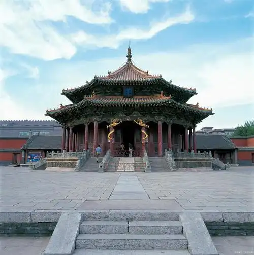 沈阳也有一处故宫,整个建筑群坐北朝南,布局严谨,气势宏伟