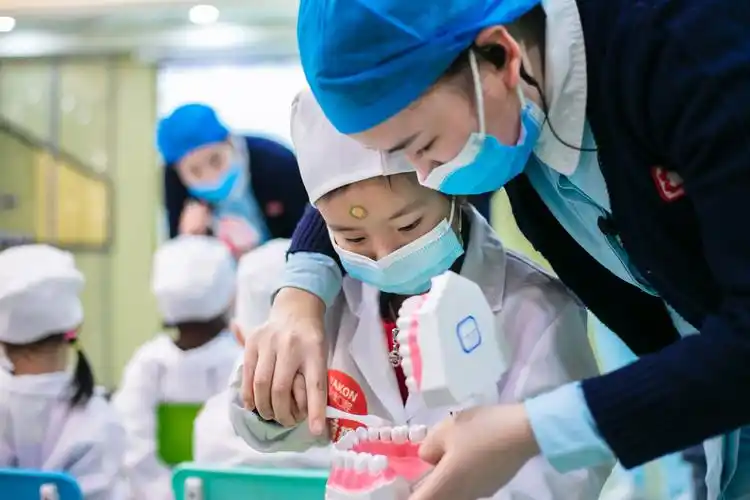 达州市政府机关幼儿园b一班"小小牙医"职业体验