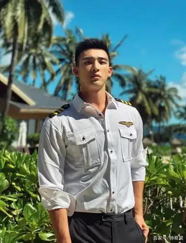 身材高大威猛的95后小狼狗,颜值爆棚,多才多艺的男生最爱欢迎!