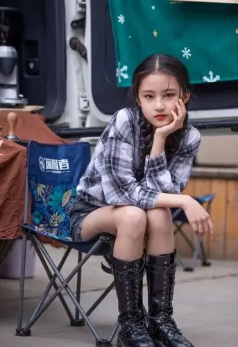 气质优雅.张婉儿逆袭成气质女神,长大后的她,看起来青春活力.