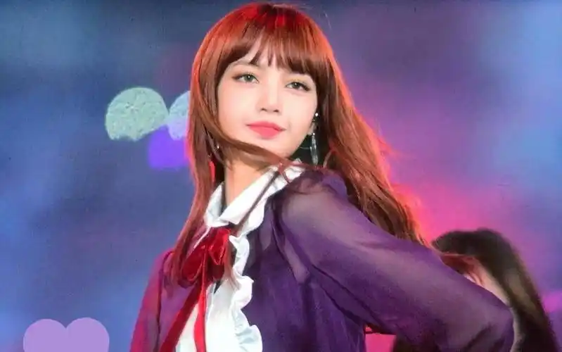 被誉为"舞台精灵"的组合爱豆,田柾国,lisa还有遗憾退团的她