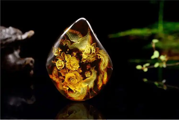 余贤国琥珀阴雕的文化底蕴和艺术魅力应得到传承