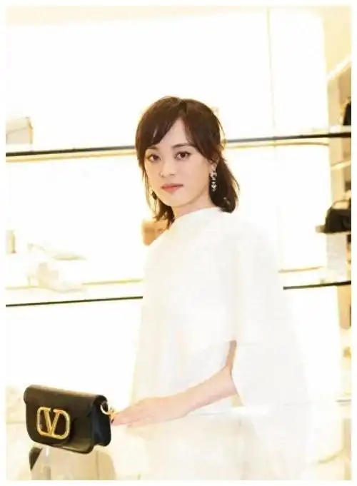 孙俪新发型引热议嬛嬛放飞自我网友称超有范邓超幸福