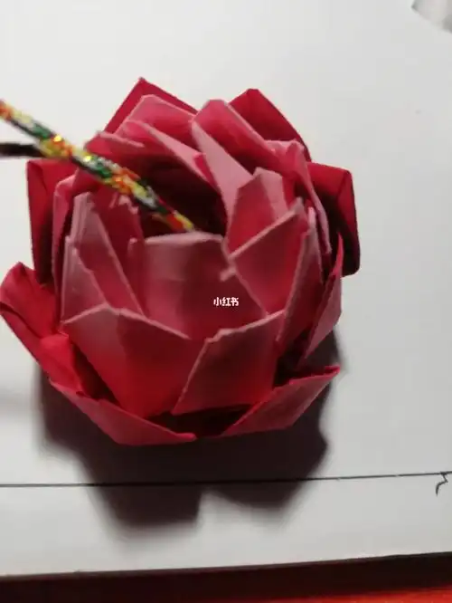 手工纸折的荷花