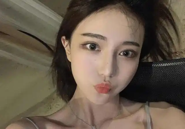 女海王项思醒的花式劈腿让人震碎三观与5男交往全家掩护