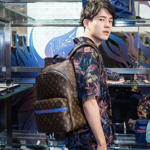 刘昊然同款背包你们想不想要