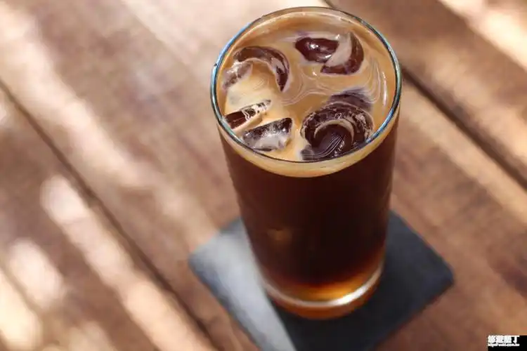 西西里冰咖啡,带有一点柠檬的香气,喝起来非常清爽.