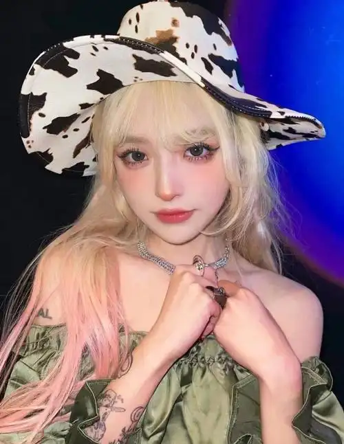 网红女神机智张真容曝光身材干瘦五官平平对比精修美照差太多