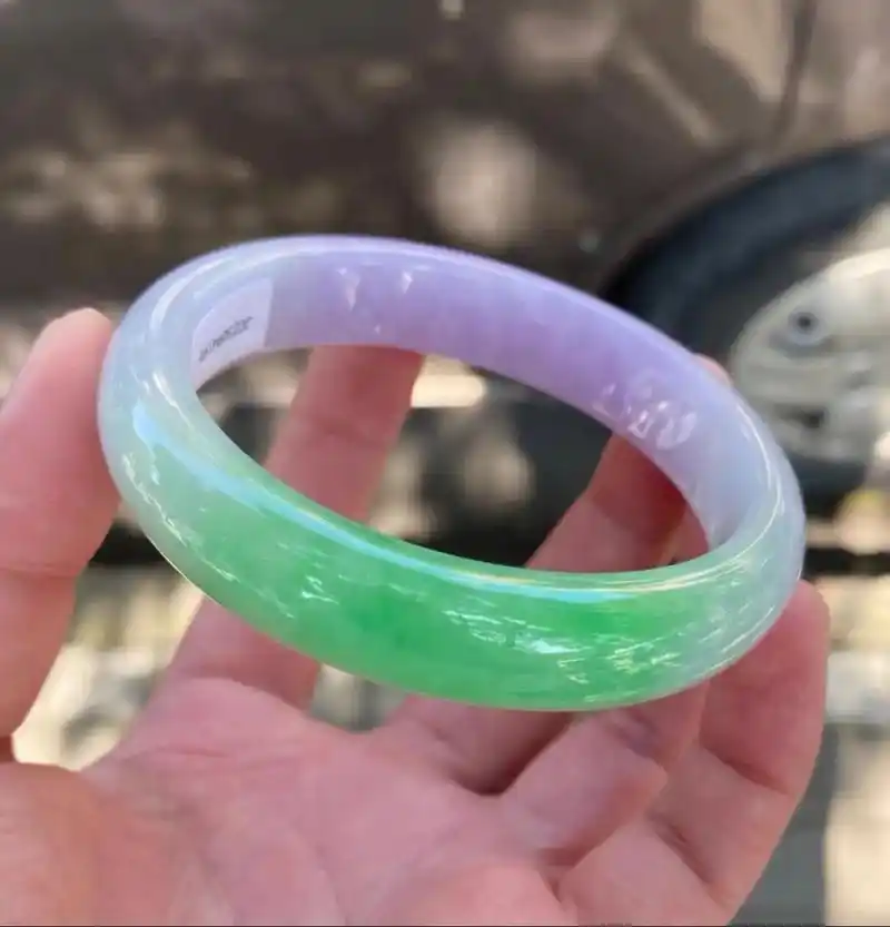 大圈口翡翠手镯阳绿手镯翡翠春带彩手镯翡翠