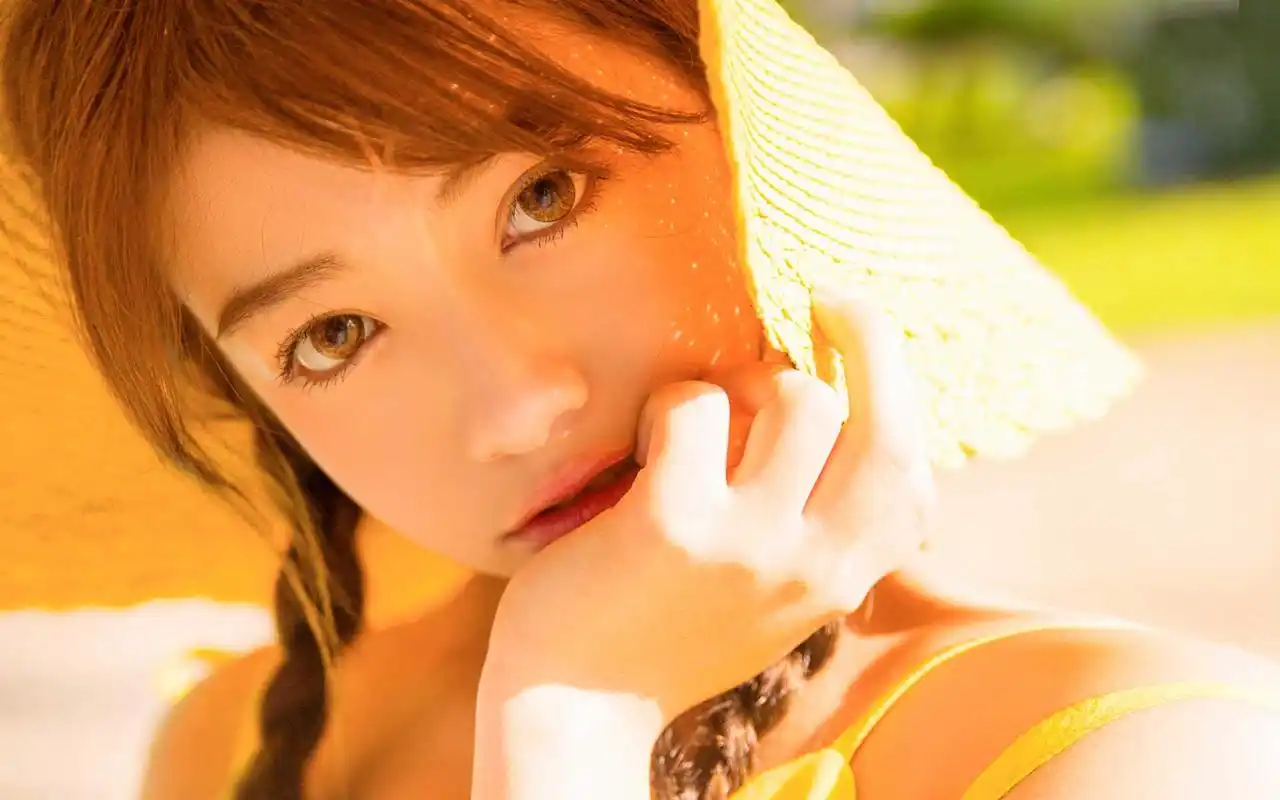 小清新美女吊带裙迷人写真高清图片壁纸