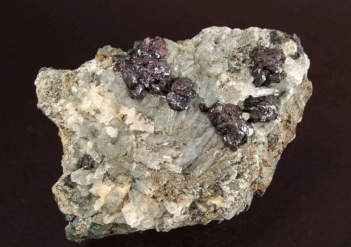 豫西发现一大型银矿 估算银资源量1175吨