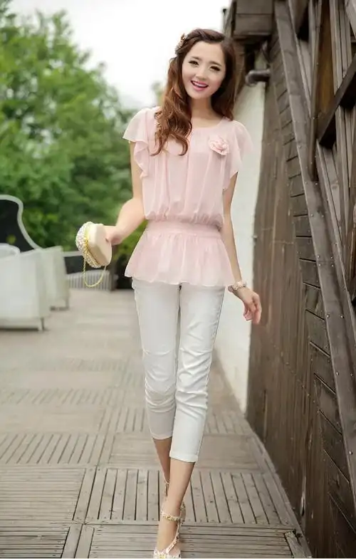 一组淘宝美女模特的产品图