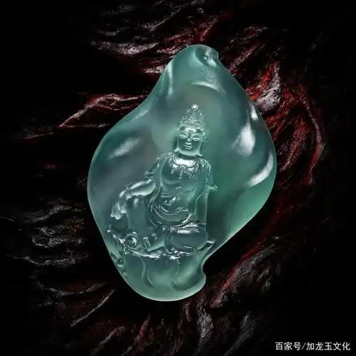 加龙翡翠玉雕艺术作品创作——《水月观音》