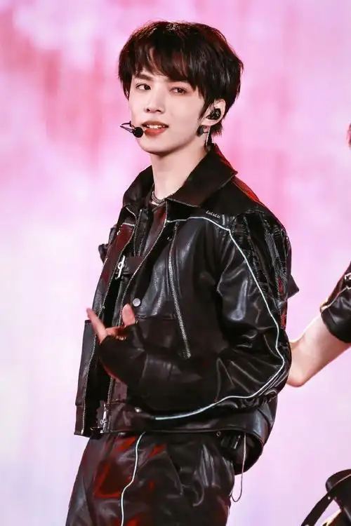 我只想问你帅的累不累,世首帅@时代少年团-刘耀文  #刘耀文楼间楼演唱