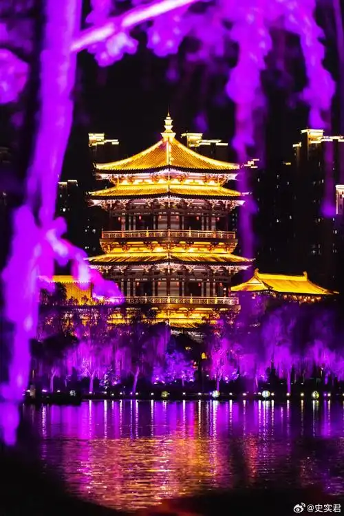 拍出大唐的繁华##路人随手拍比男朋友还好看#西安的夜景真的是很美