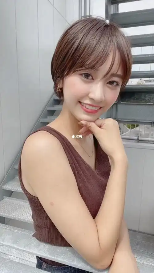 甜美风短发适可合菱形脸高颧骨女生